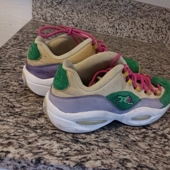 Reebok Question - Picture 3 of 4